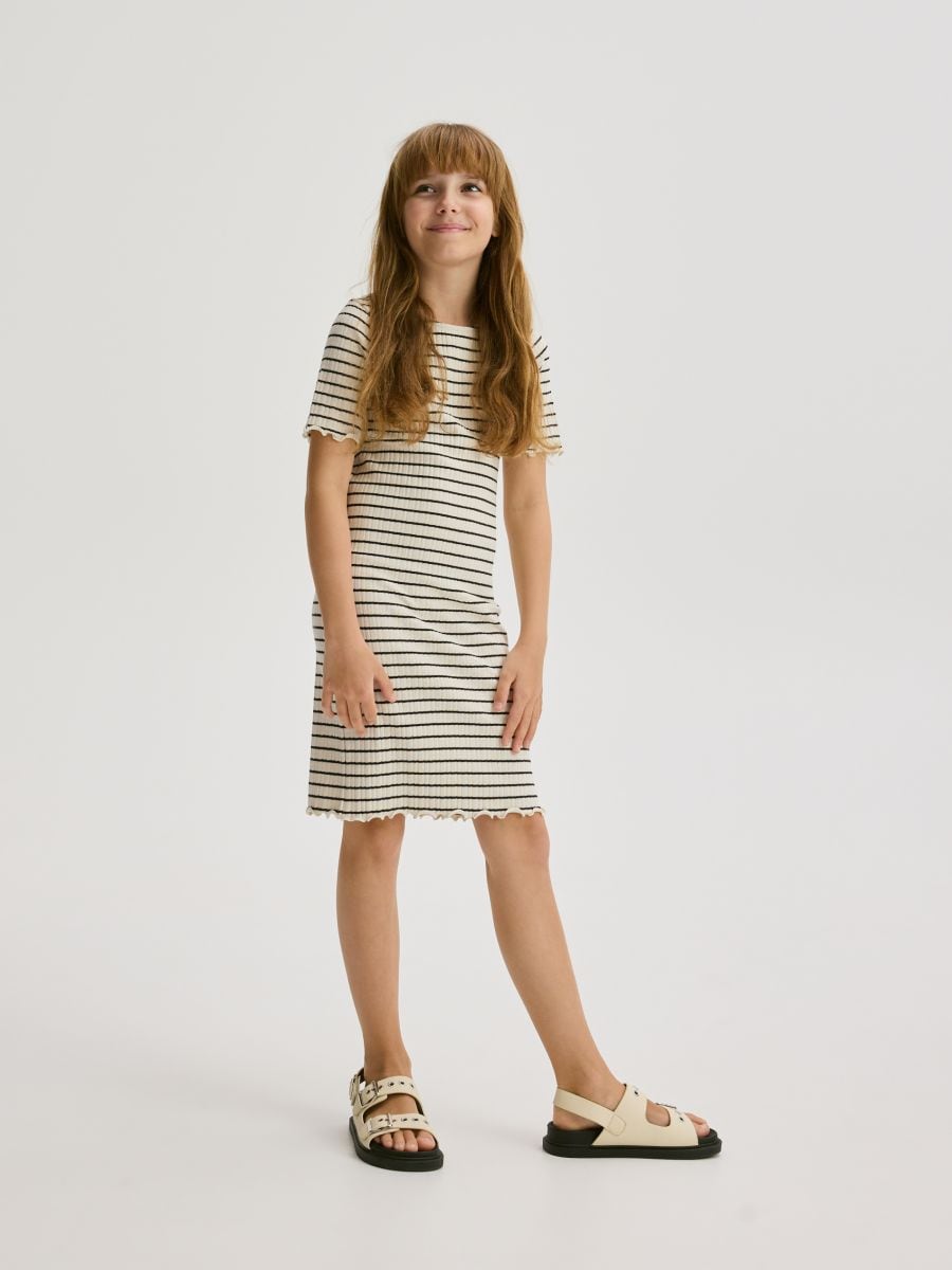 Geripptes gestreiftes Kleid - creme - RESERVED