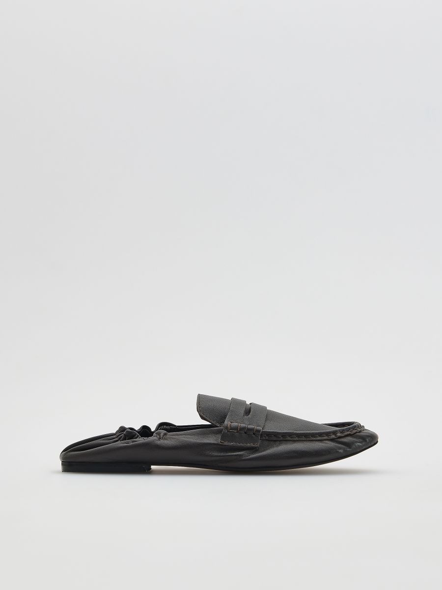 Loafer aus Leder - dunkelbraun - RESERVED