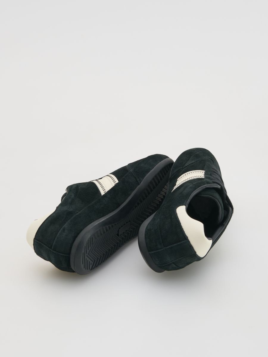 Zamszowe sneakersy Kolor czarny - RESERVED - 902FF-99X