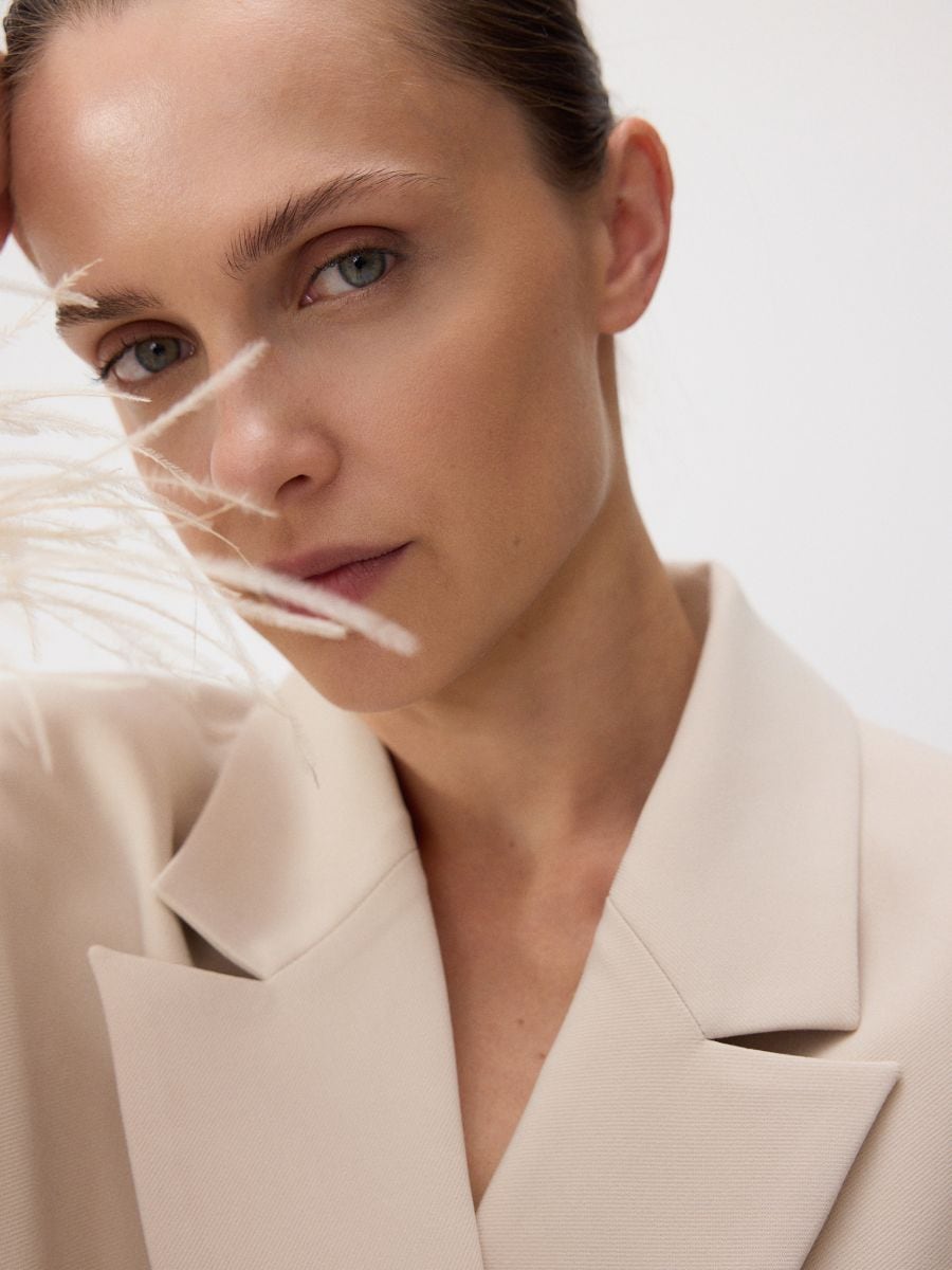Double-breasted jacket with feather cuffs - beige - RESERVED - 4