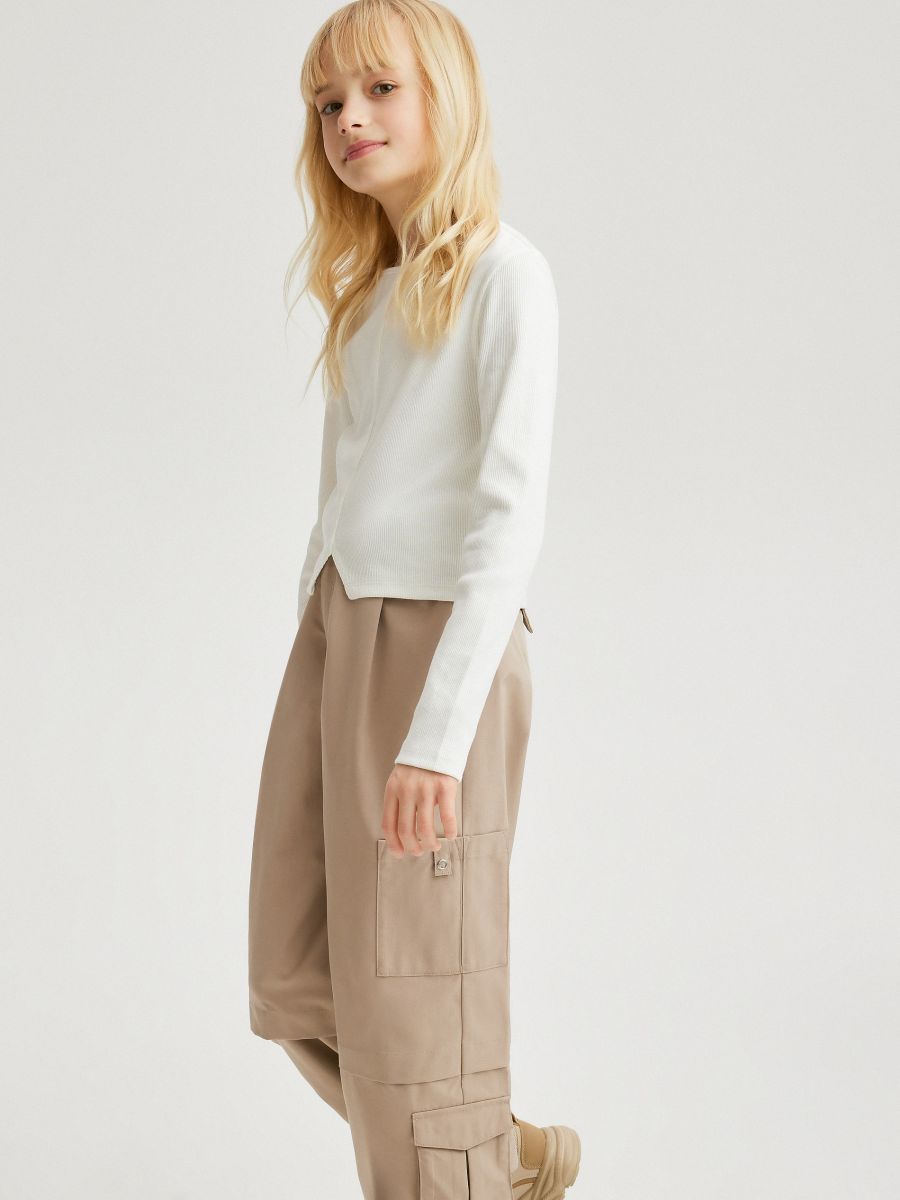 Parachute trousers with cargo pockets