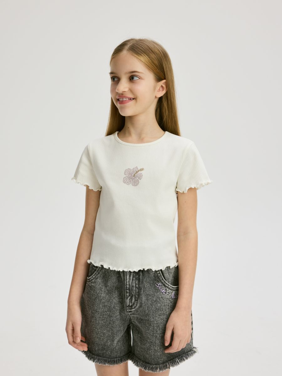 Prążkowany t-shirt z aplikacją - złamana biel - RESERVED