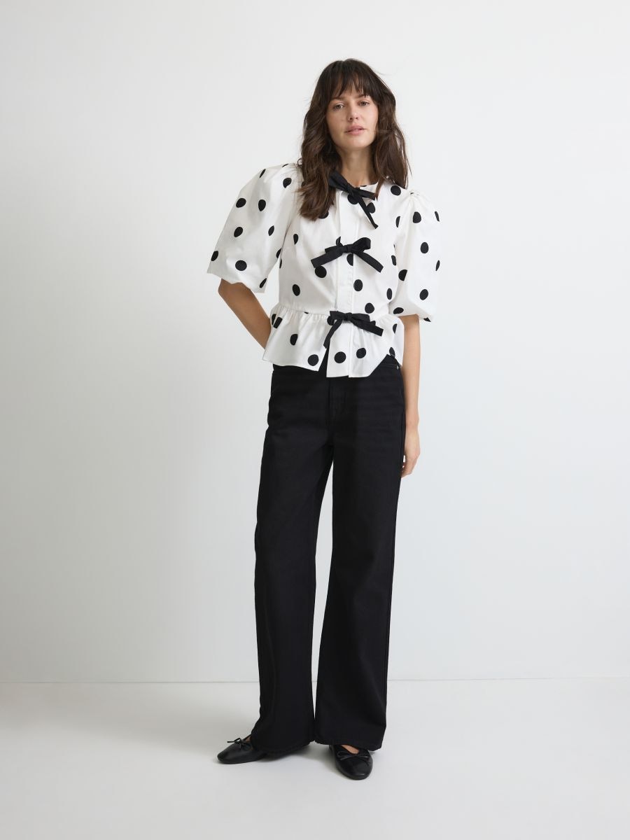 芸能人愛用のおすすめ最新情報 Blouse with decorative tie detail Color cream - RESERVED トップス