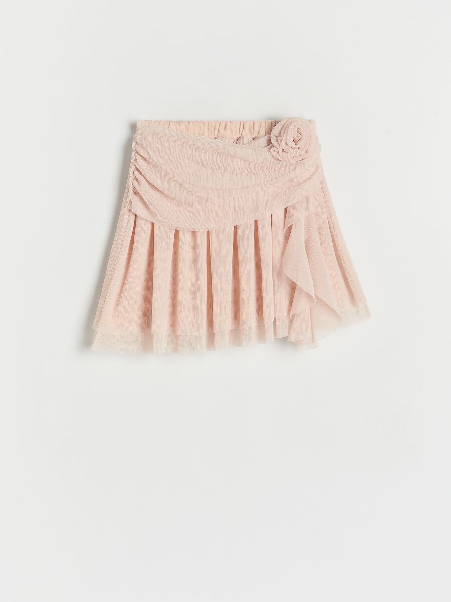 Asymmetric skirt with flower-shaped detail