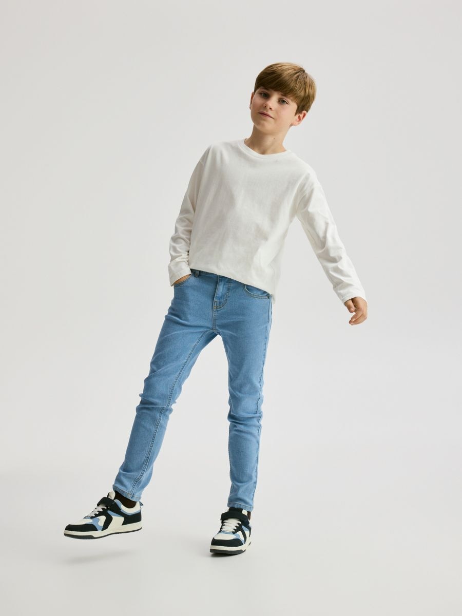 Slim jeans med tvättad effekt - blå - RESERVED