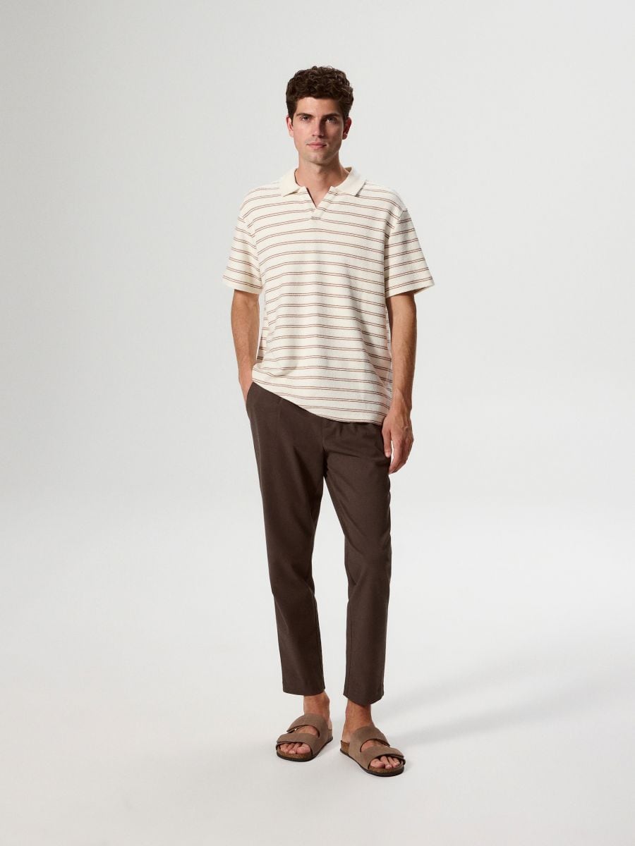 Gestreiftes Polohemd in regulärer Passform - beige - RESERVED - 3