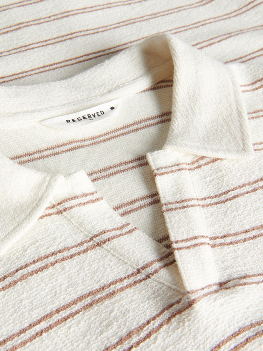 Gestreiftes Polohemd in regulärer Passform - beige - RESERVED - 5