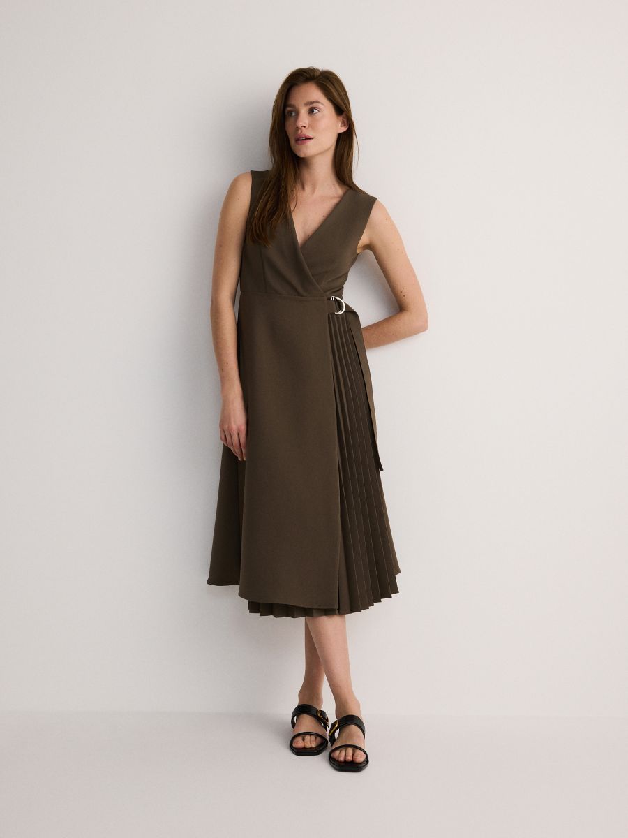 Сукня міді зі складками - коричневий - RESERVED