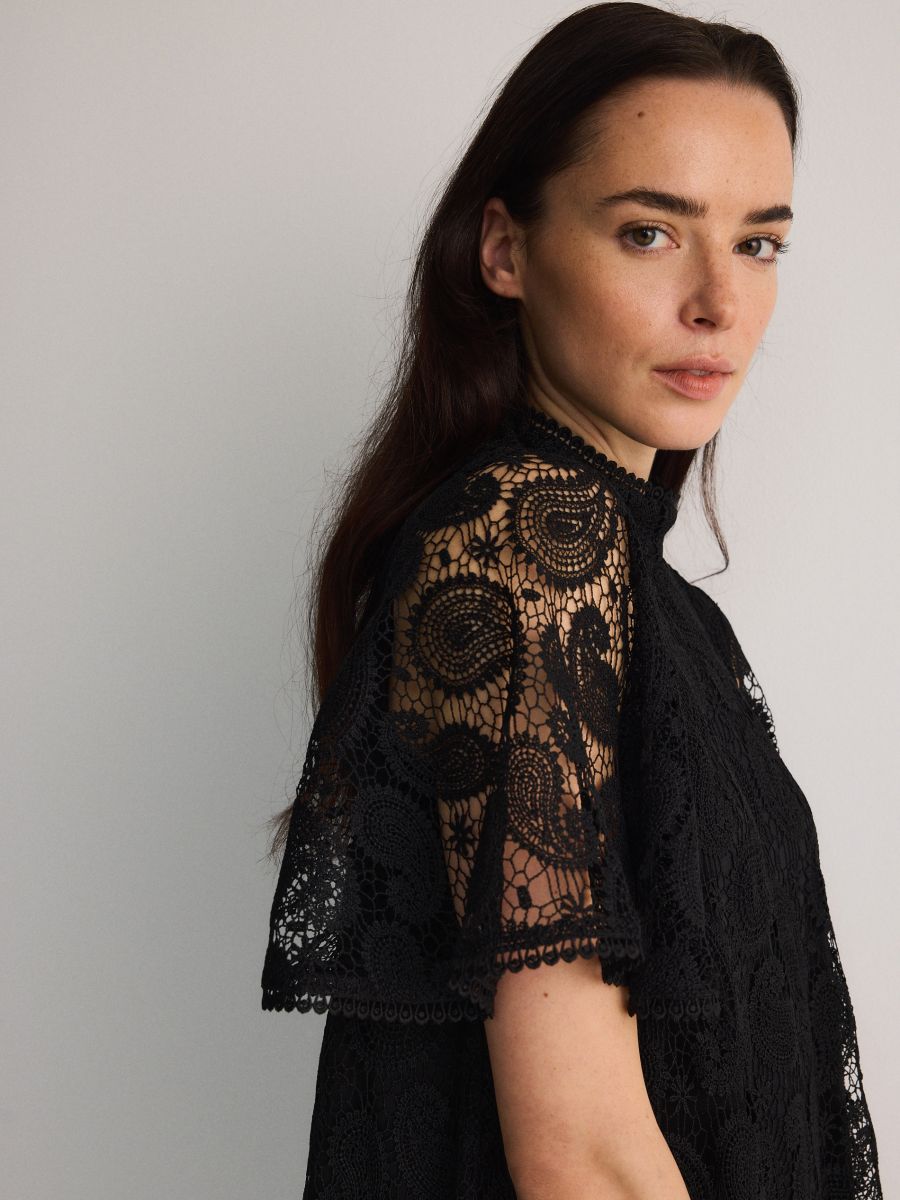 Koronkowa sukienka mini Kolor czarny - RESERVED - 980BW-99X