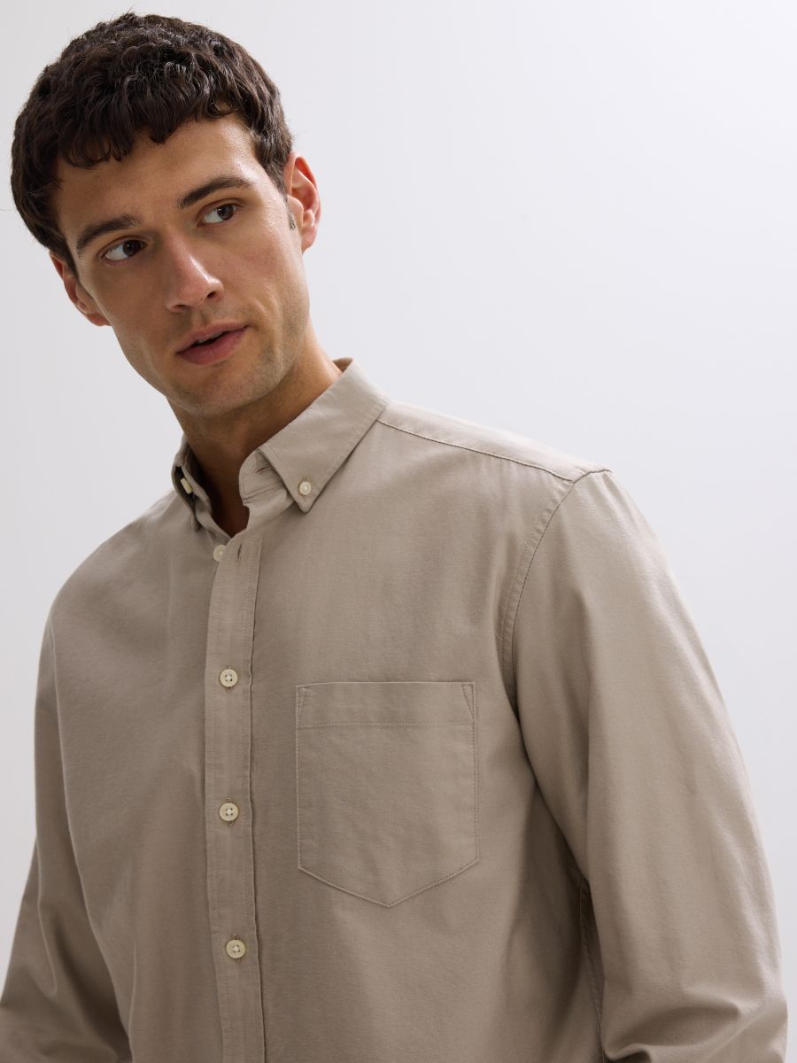 Baumwollhemd mit Regular-Fit - beige - RESERVED