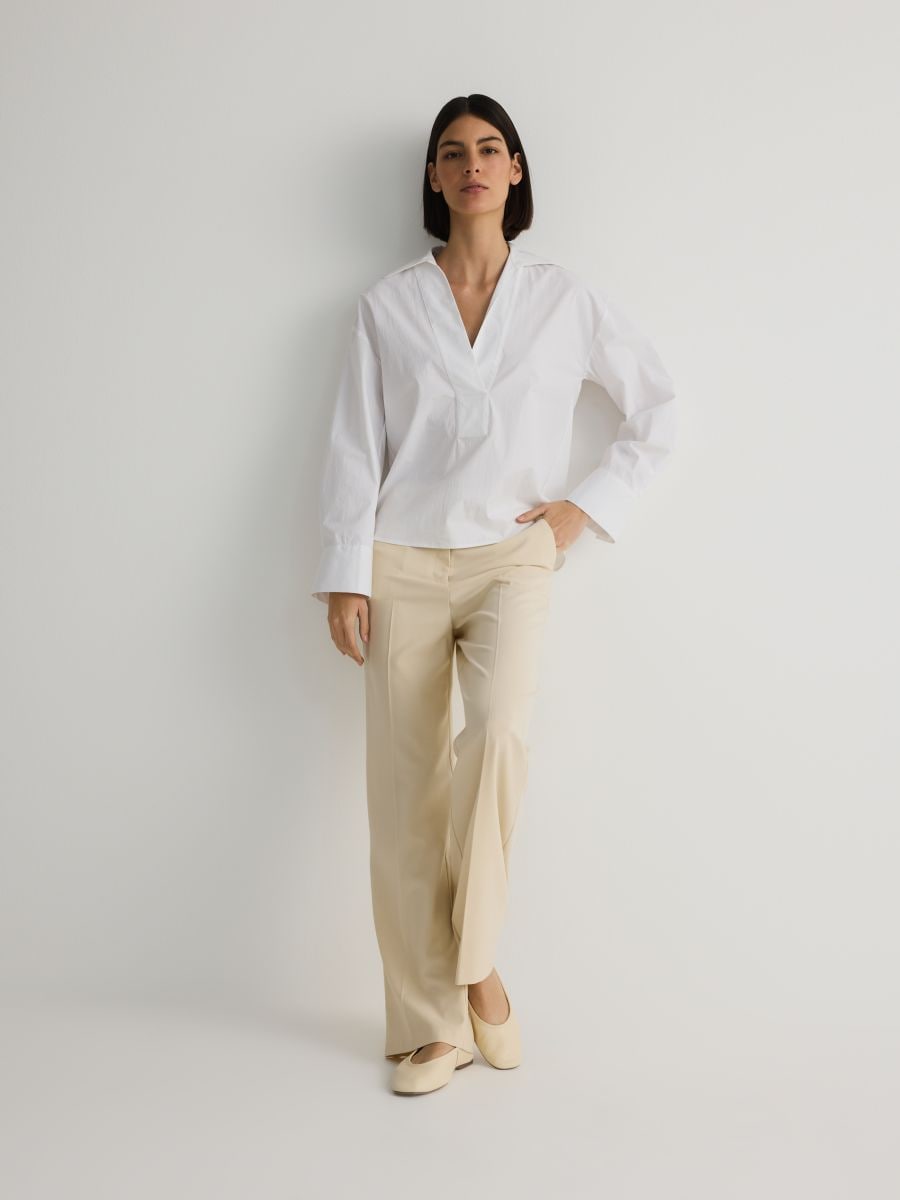 Bluse mit V-Ausschnitt - creme - RESERVED - 5