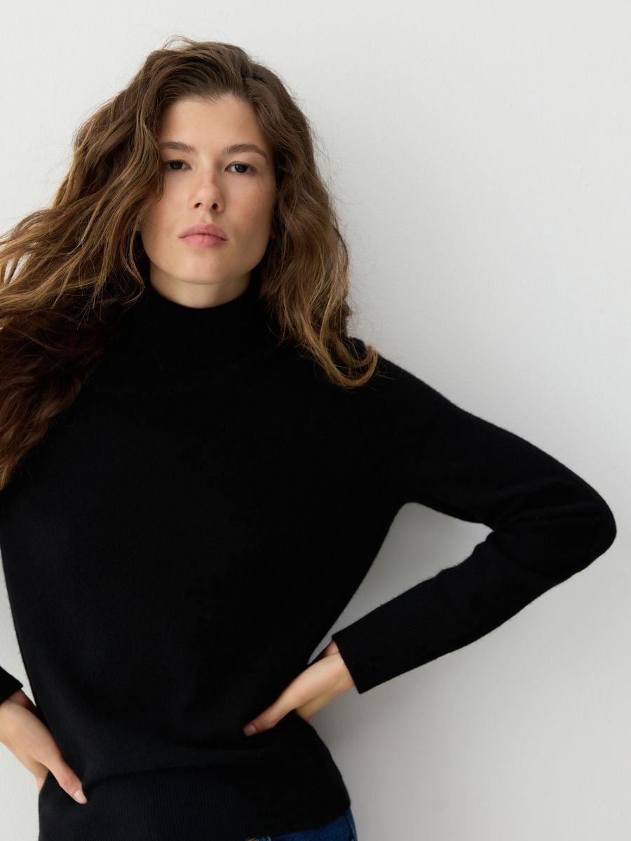Wool rich turtleneck with cashmere blend - black - RESERVED