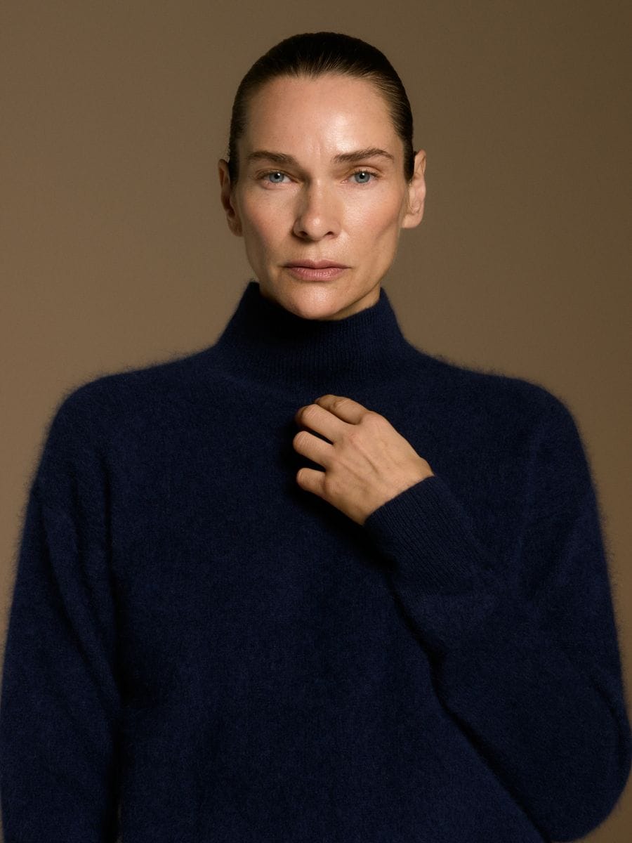 Rollkragenpullover aus Wolle mit Kaschmirgemisch - marineblau  - RESERVED