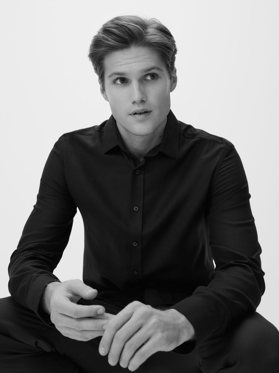 Egiptuse puuvillast slim fit lõikega särk - must - RESERVED