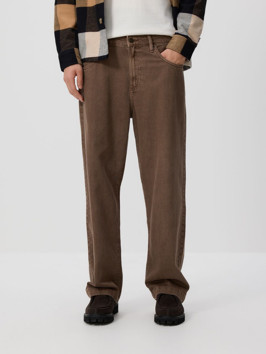 Jeansy loose z efektem sprania - brązowy - RESERVED