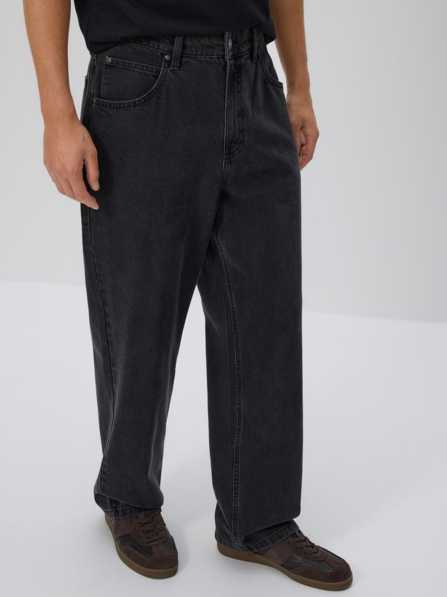Loose jeans with wash effect - black - RESERVED