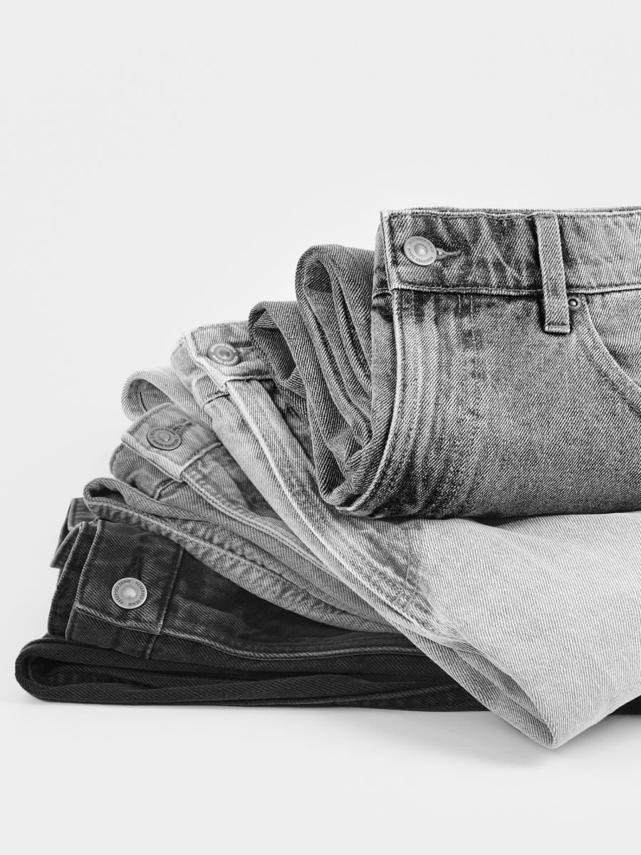 Loose jeans with wash effect - black - RESERVED