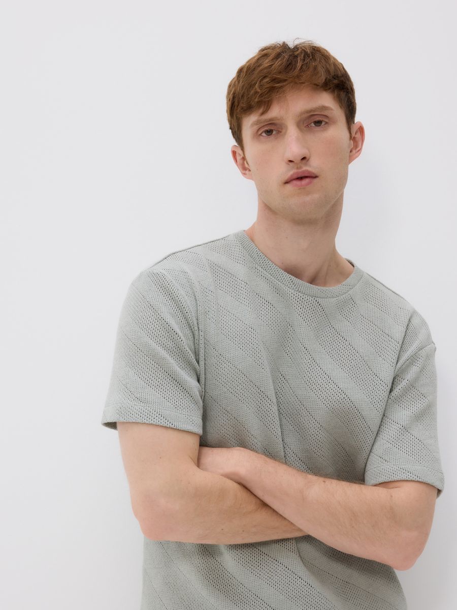 T-Shirt im Comfort-Fit aus Strukturstoff - blassgrün - RESERVED