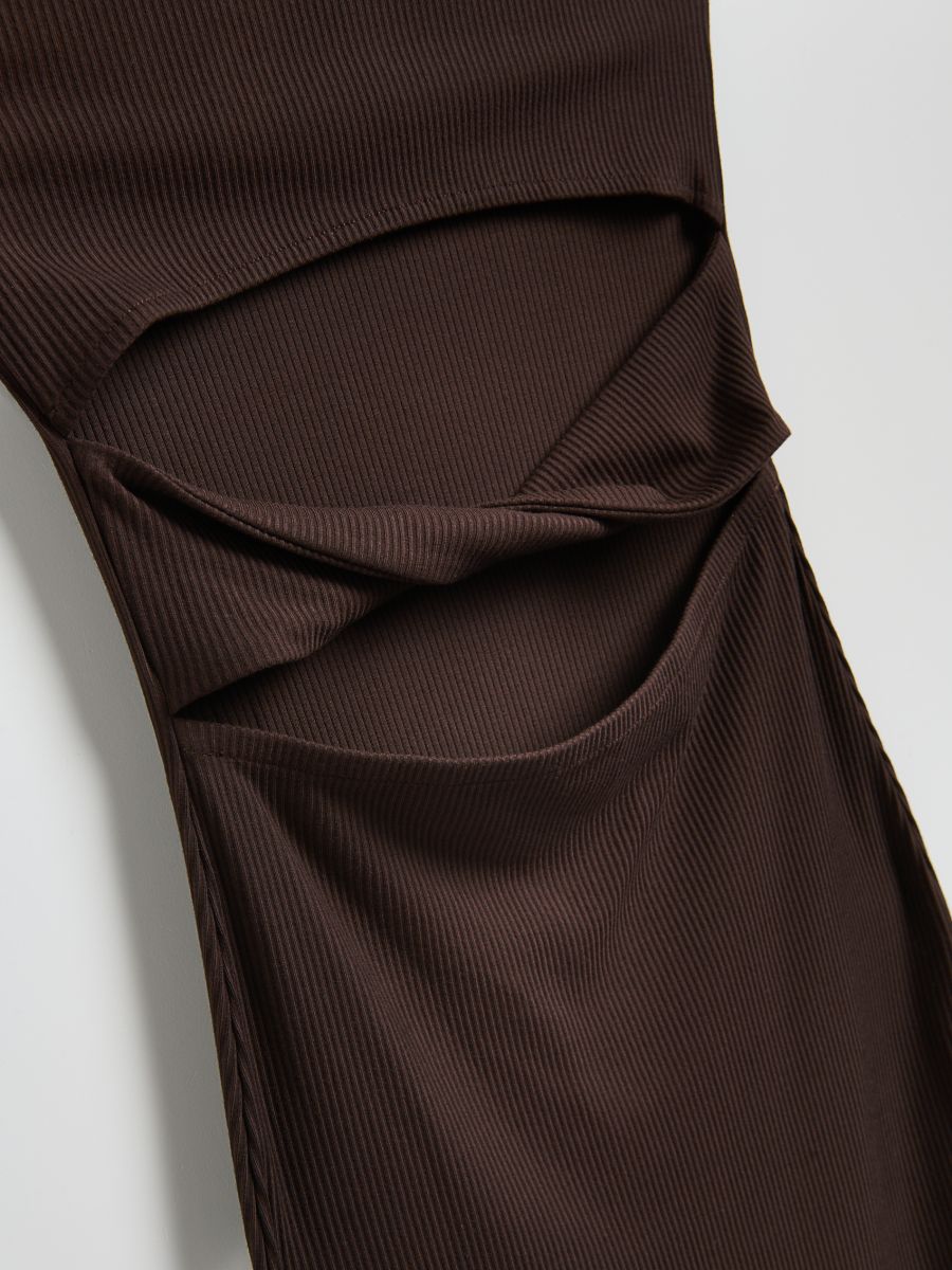 Robe avec une fente dans le dos - brun foncé - RESERVED - 2