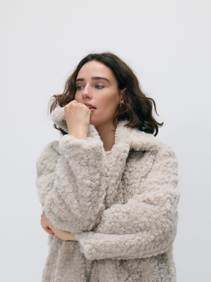 Karvamantel lambanahka imitatsiooniga - beež - RESERVED