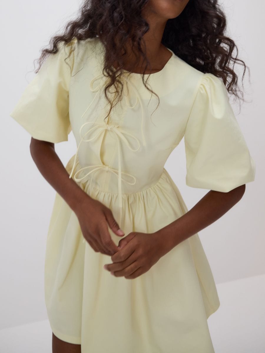 Minikleid mit Bindedetail - hellgelb - RESERVED