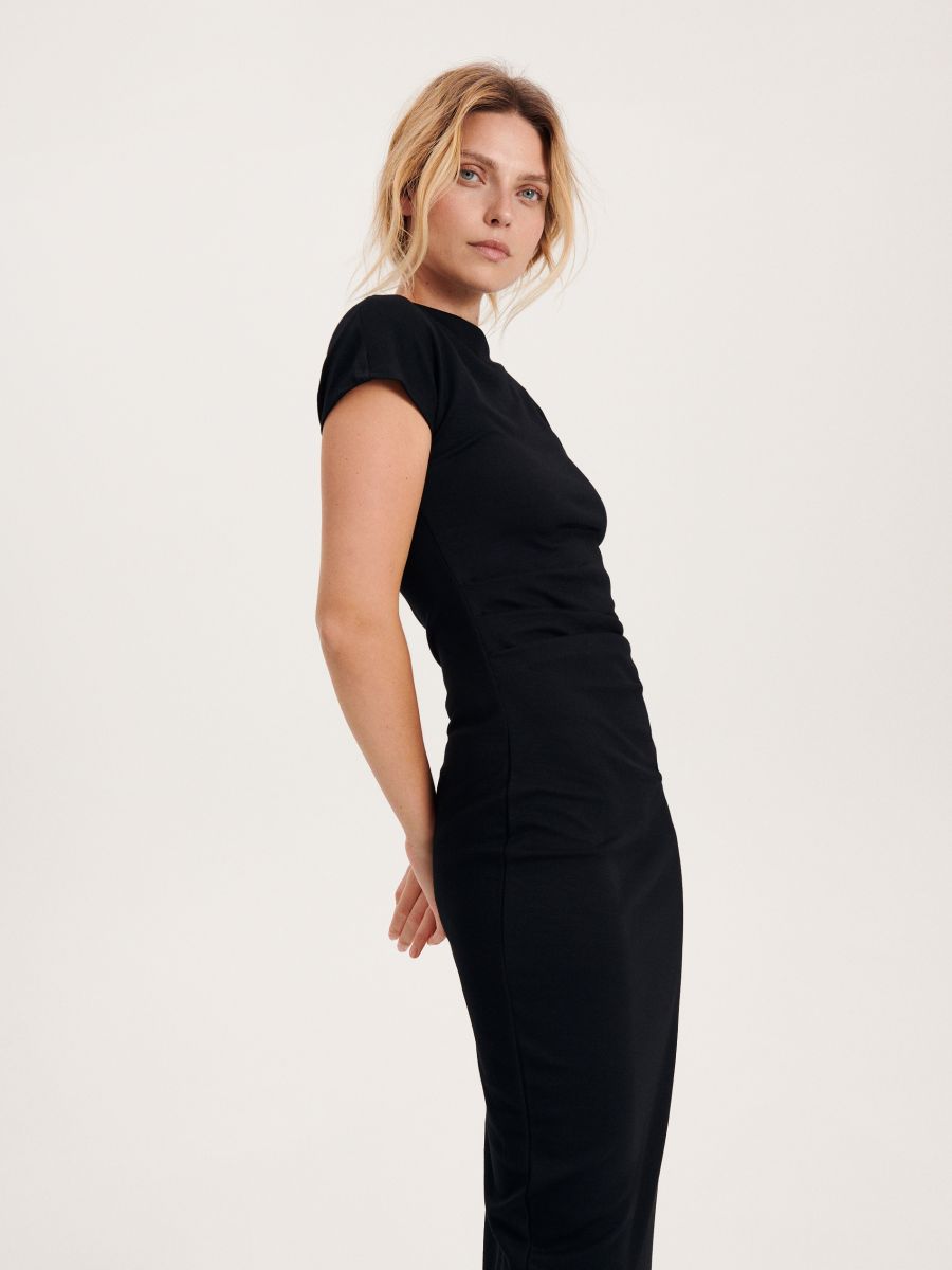 Midi-jurk met plooitjes - zwart - RESERVED - 2