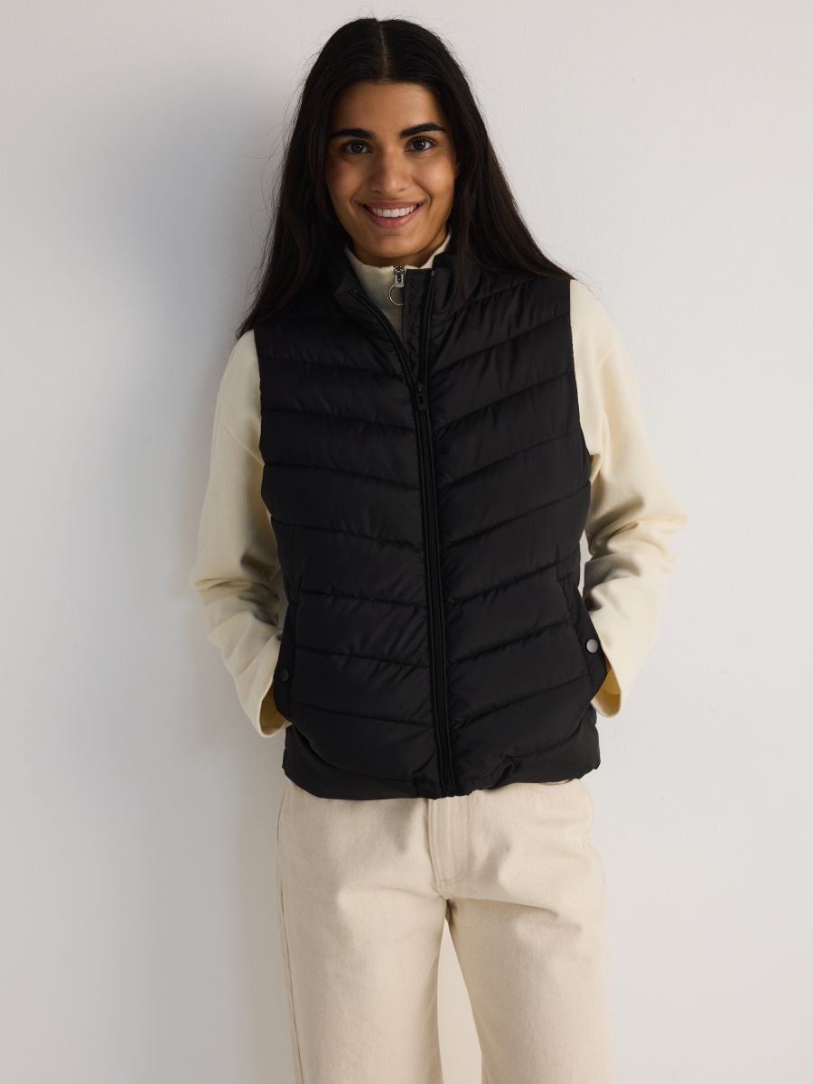 Cropped quilted vest - black - RESERVED