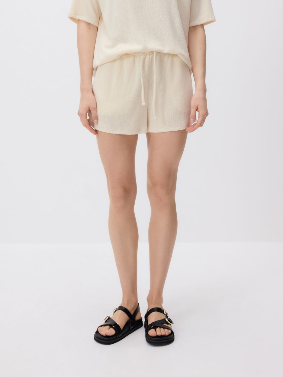 Knit shorts with viscose - nude - RESERVED - 2