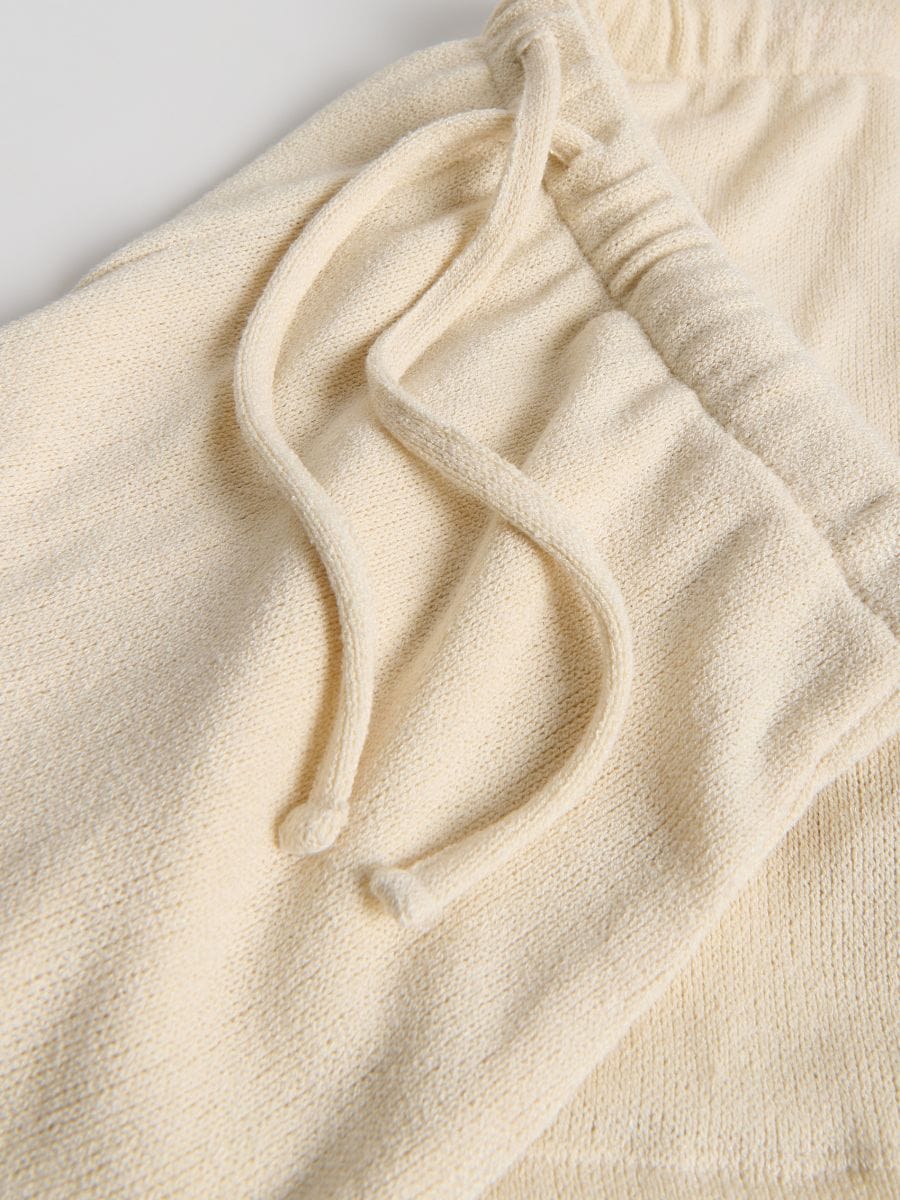 Knit shorts with viscose - nude - RESERVED - 6