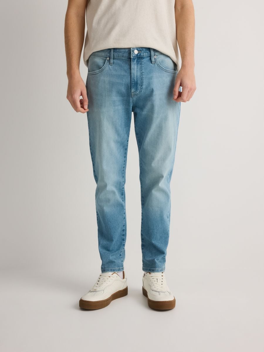 Carrot slim jeans med tvättad effekt - BLÅ JEANS - RESERVED