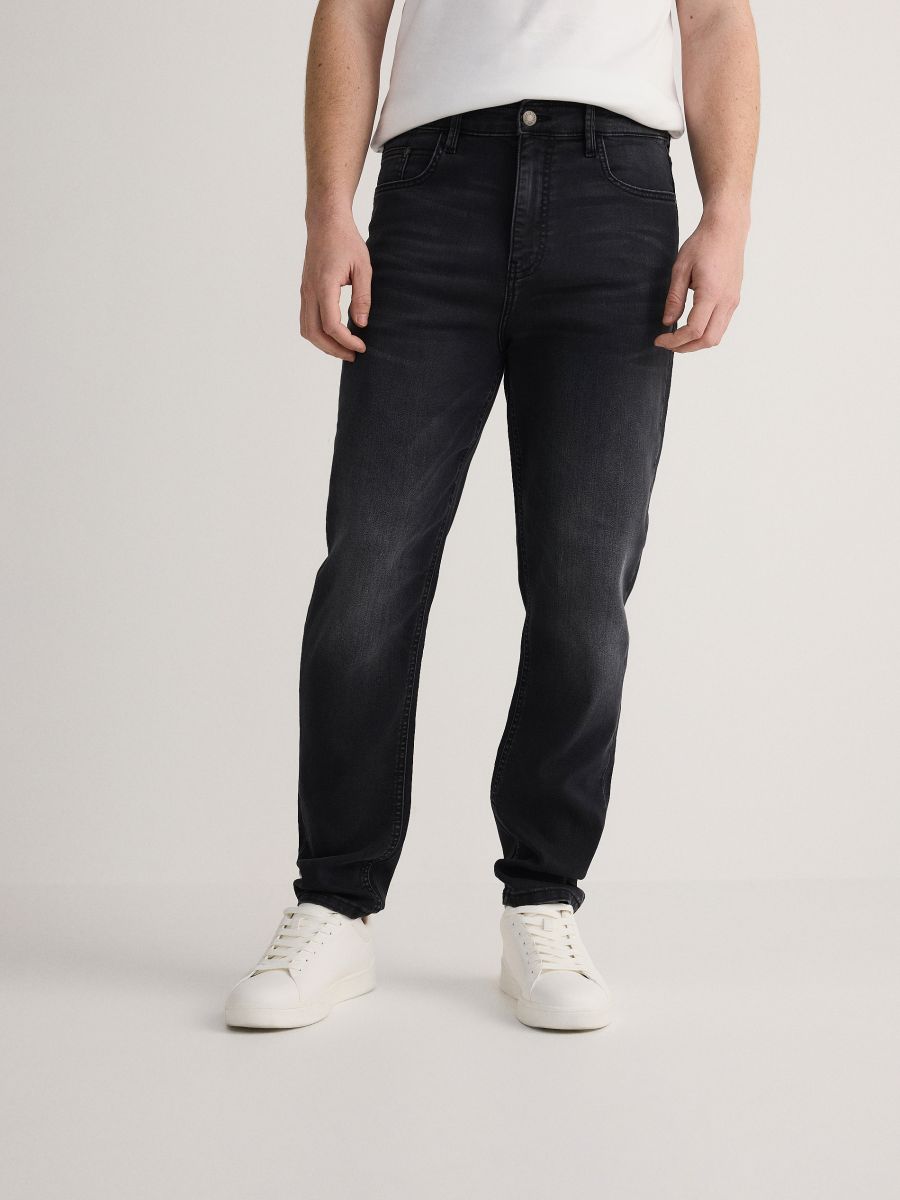 Jeans im Carrot-Fit mit Wascheffekt - schwarz - RESERVED