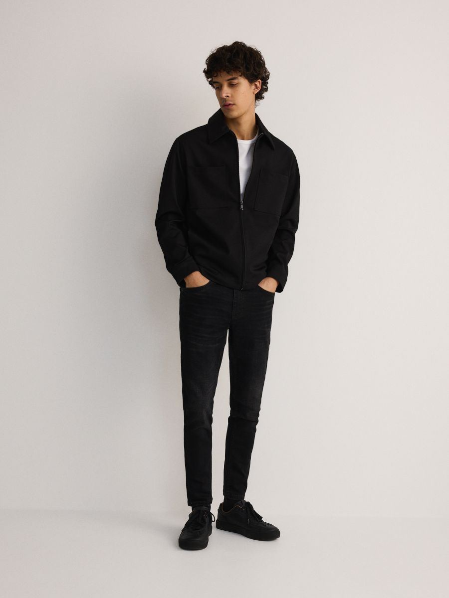 Džinsai skinny su nusiplovimo efektu - juoda - RESERVED