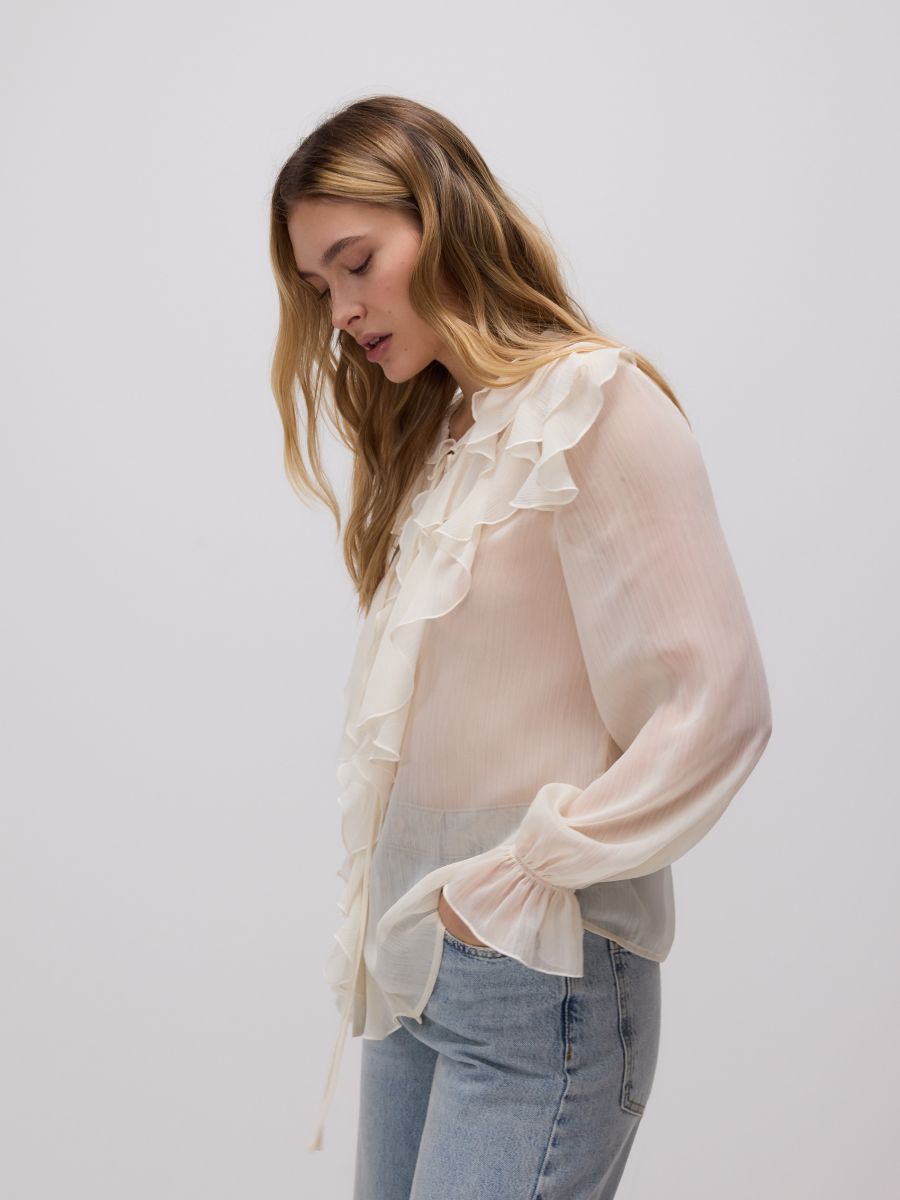 Bluse mit auffälligen Rüschen - creme - RESERVED - 2