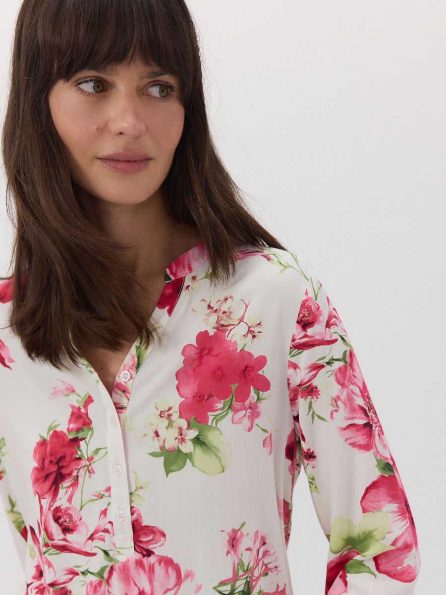 Viscose blouse with ruffle detail - multicolor - RESERVED - 2