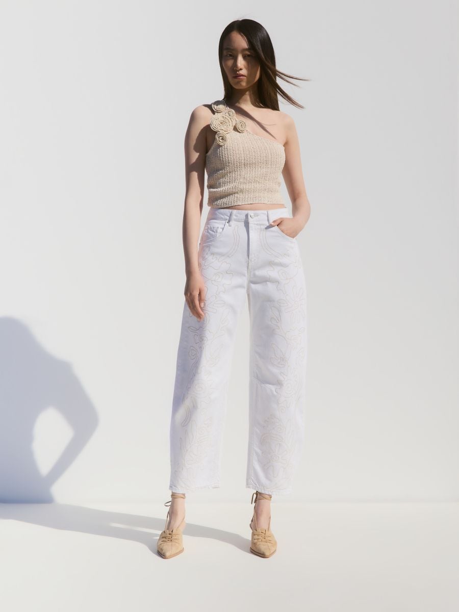 Barrel leg jeans with embroidery - white - RESERVED