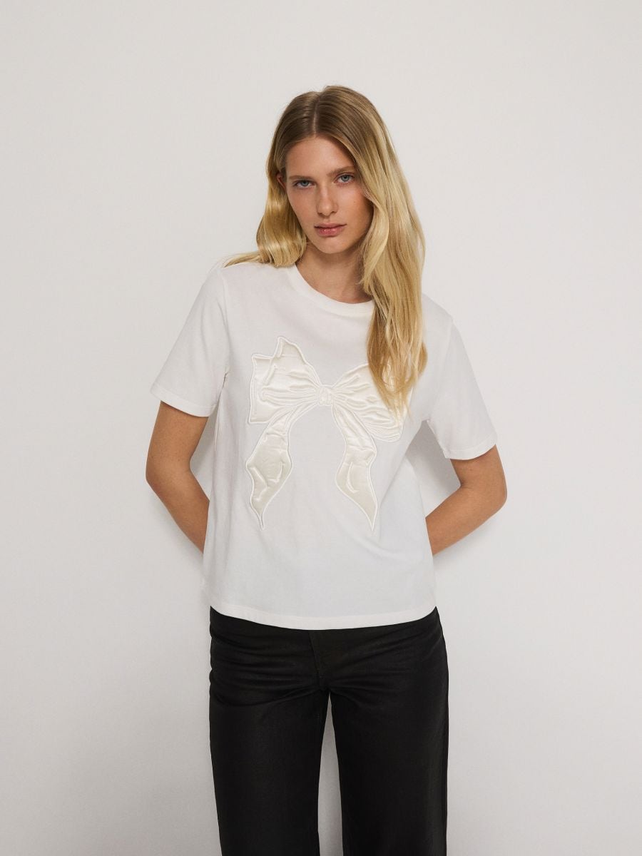 T-shirt with an embossed print - white - RESERVED - 2