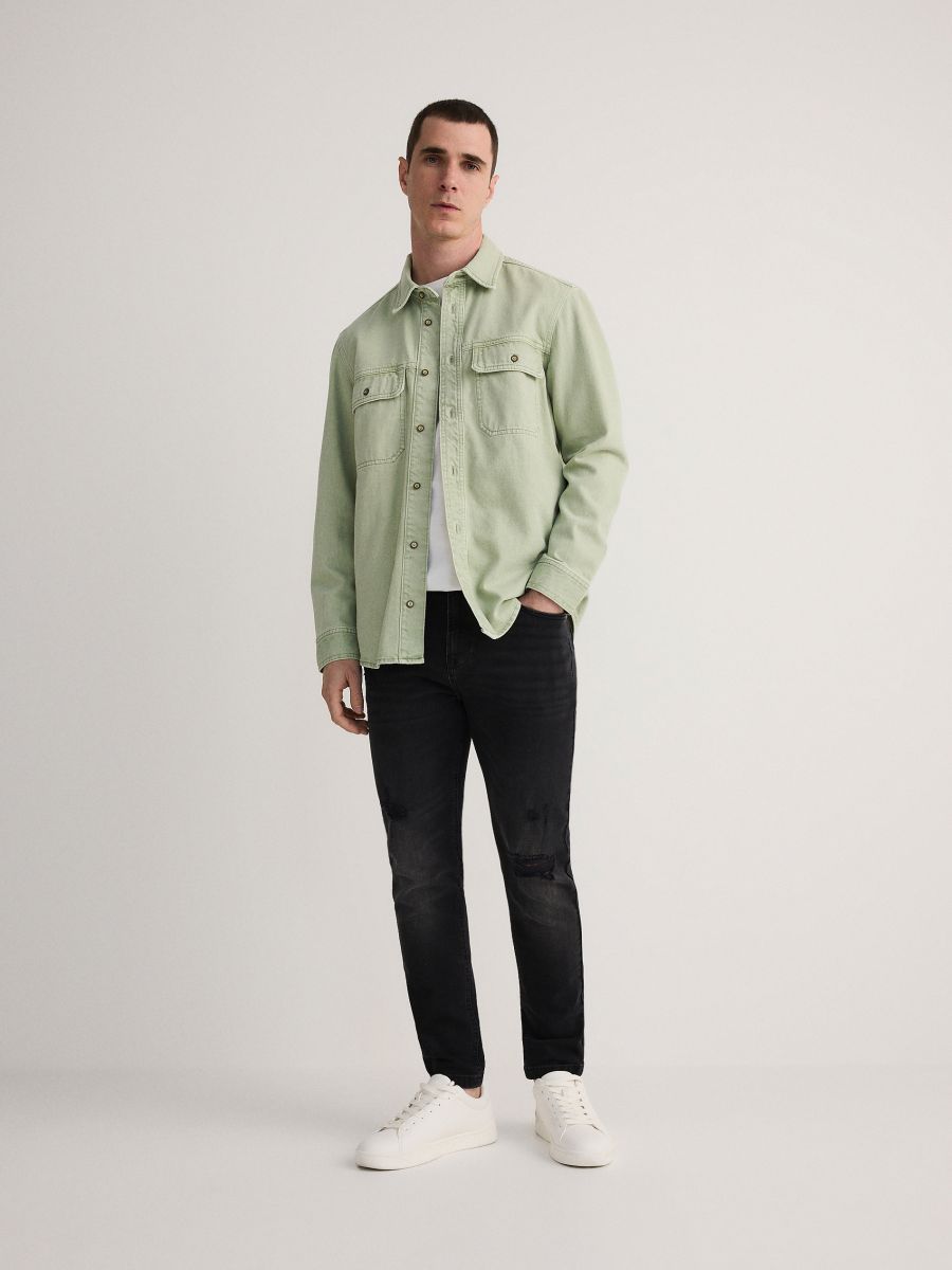 Carrot-Jeans mit Slim-Fit im Distressed-Look - schwarz - RESERVED