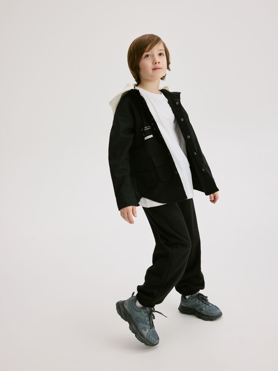 Bawełniane spodnie jogger - czarny - RESERVED