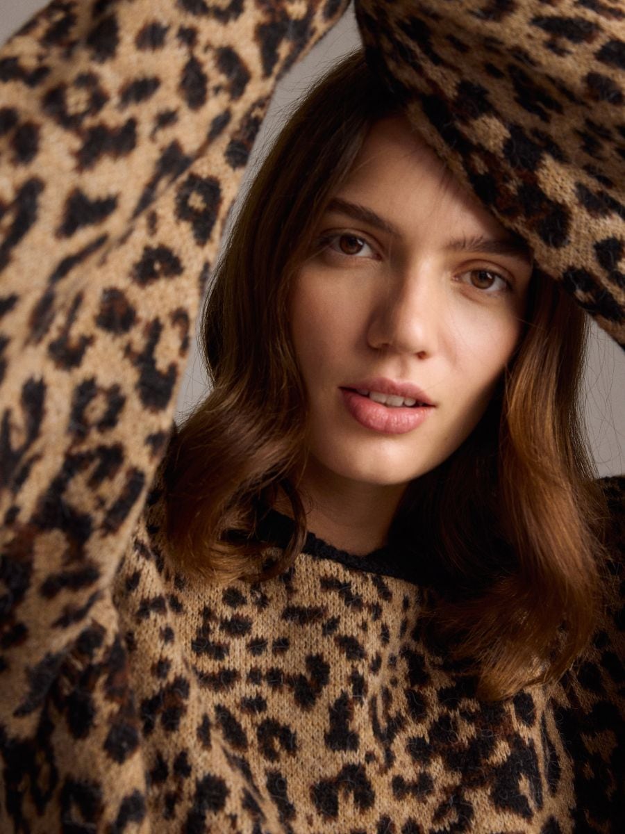 Pullover mit Leopardmuster aus Wollgemisch - bunt - RESERVED - 2