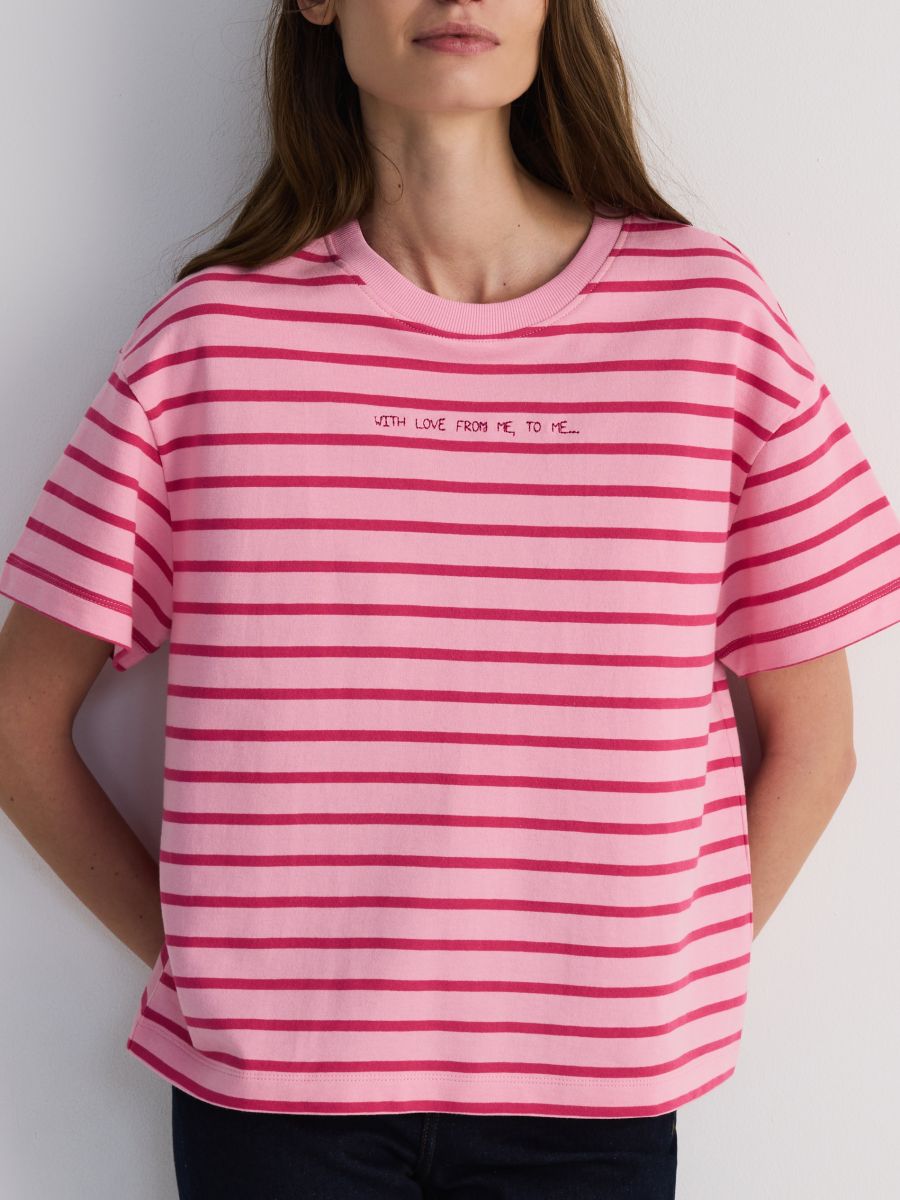 T-shirt with embroidered slogan - multicolor - RESERVED - 3