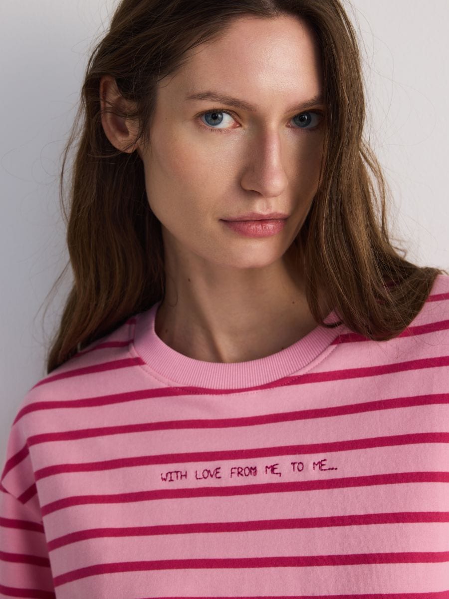 T-shirt with embroidered slogan - multicolor - RESERVED - 5