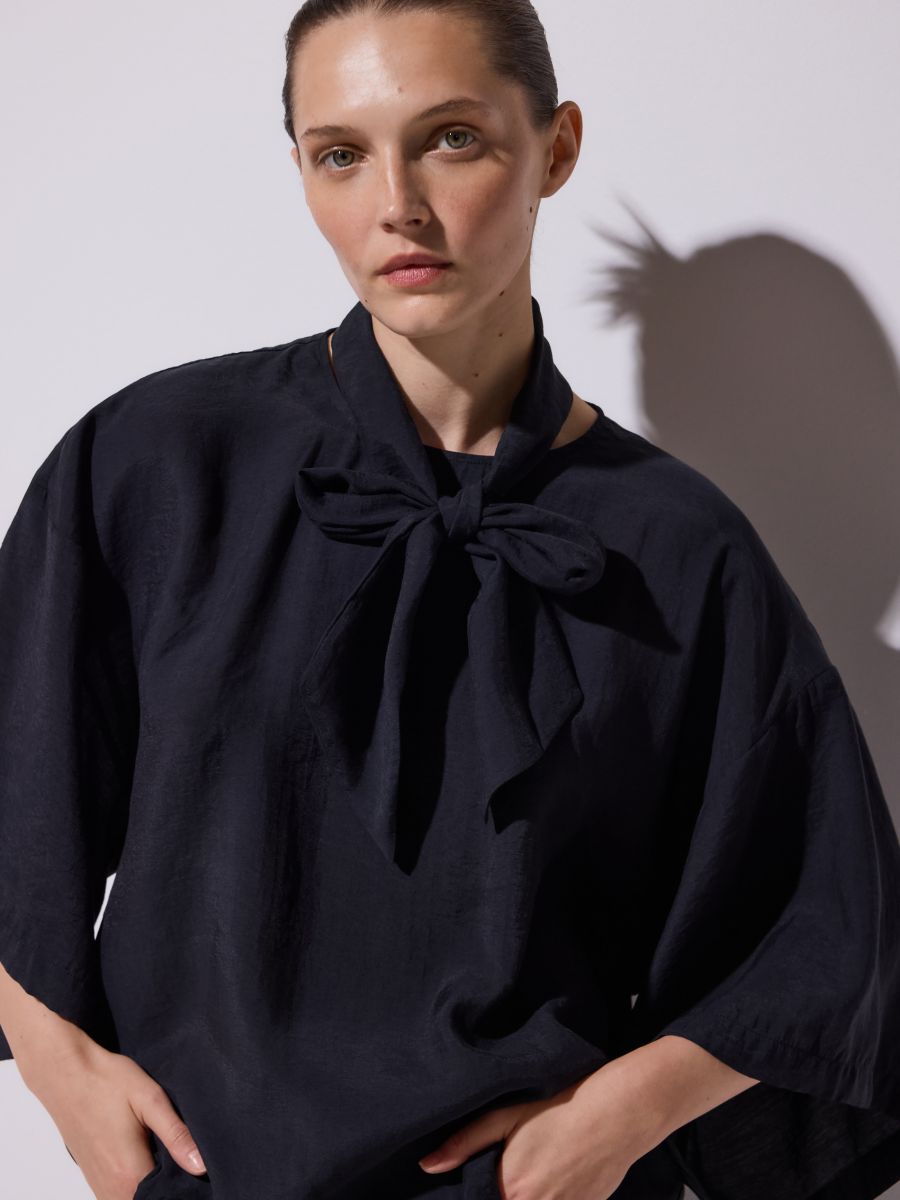 Blouse with tie details - black - RESERVED
