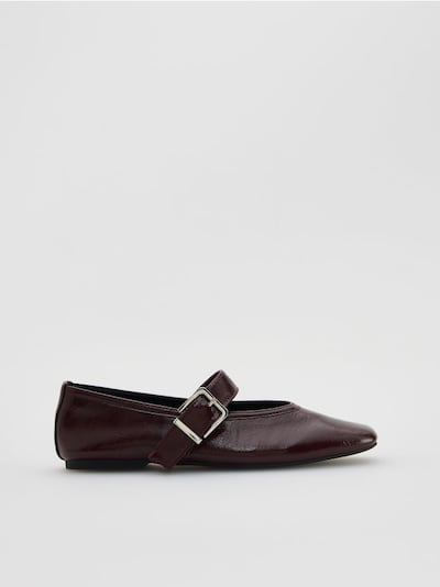 Leather ballerinas with strap