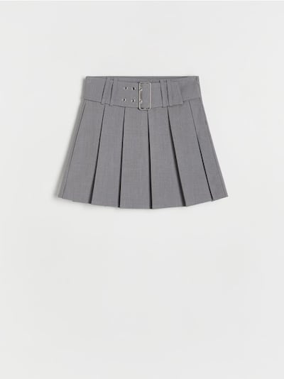 Pleated skirt with belt