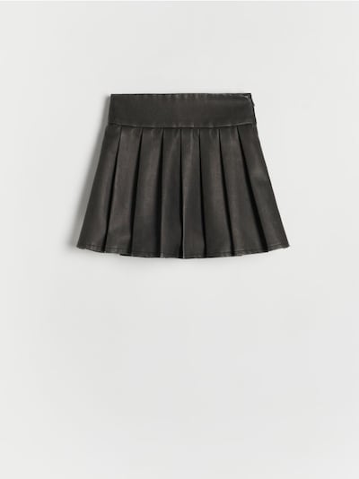 Pleated imitation leather skirt