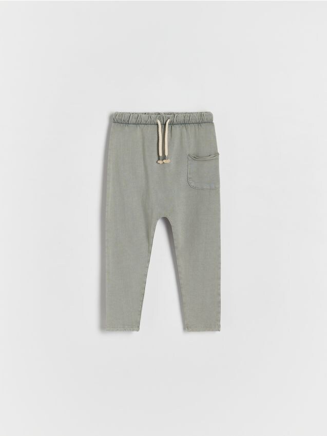 Reserved - pantaloni de trening cu efect prespălat - verde