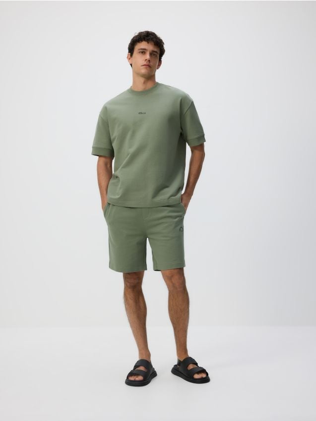 Boxy T-shirt with print - RESERVED