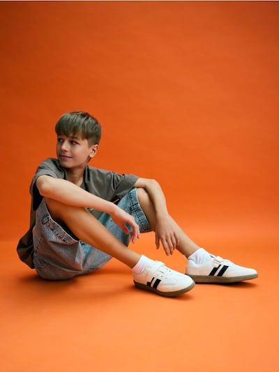 Schuhe mit Klettverschluss