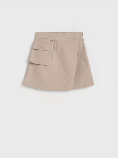 Detachable pocket skirt