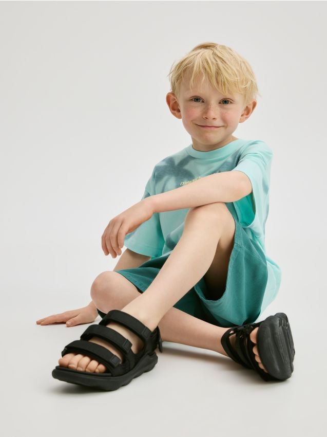 Sandals with velcro fastening - RESERVED